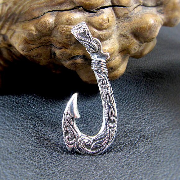 Solid 925 Sterling Silver Ornate Hawaiian Fish Hook Pendant - Fisherman Gift - Picture 1 of 9